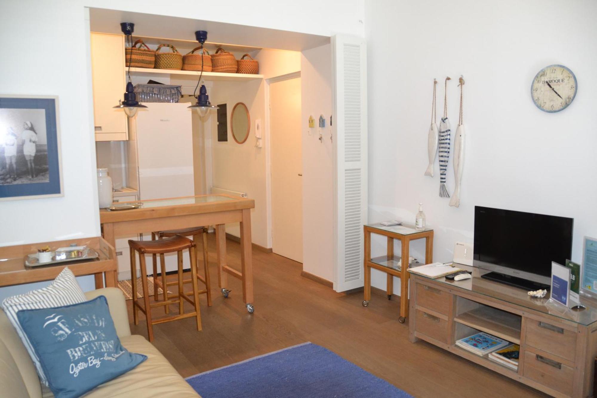 Vouliagmeni Seaside Flat *